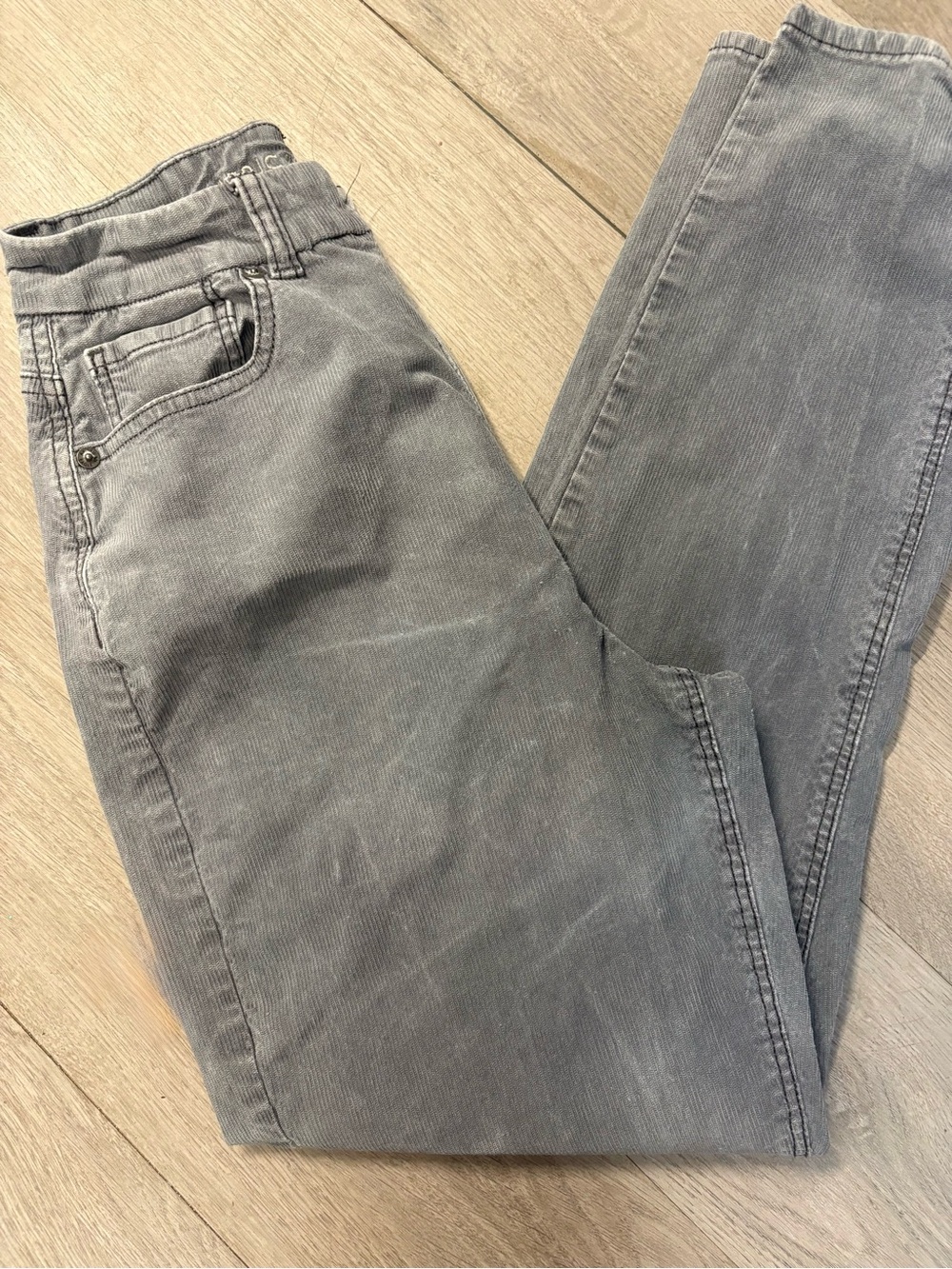 American Eagle Outfitters Women’s Gray Straight-Leg Jeans